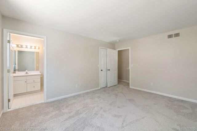 38178 Saratoga Circle, Farmington Hills, MI 48331