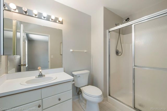 38178 Saratoga Circle, Farmington Hills, MI 48331