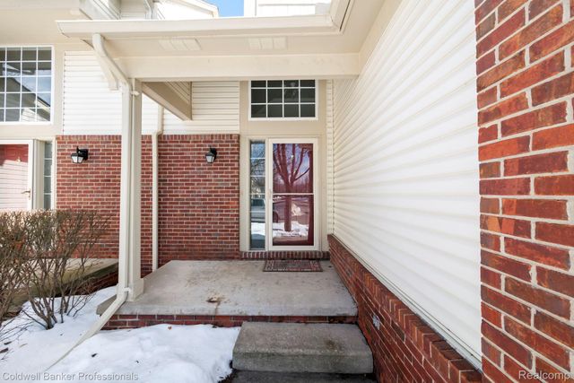 38178 Saratoga Circle, Farmington Hills, MI 48331