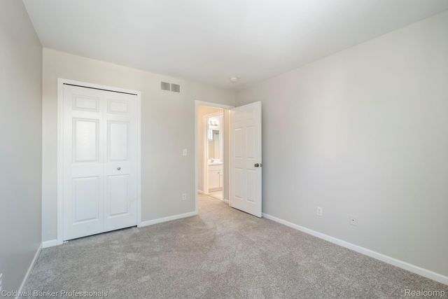 38178 Saratoga Circle, Farmington Hills, MI 48331