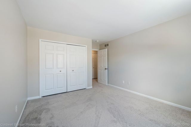 38178 Saratoga Circle, Farmington Hills, MI 48331