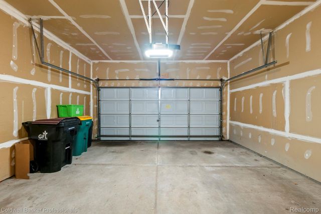 38178 Saratoga Circle, Farmington Hills, MI 48331