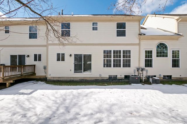 38178 Saratoga Circle, Farmington Hills, MI 48331