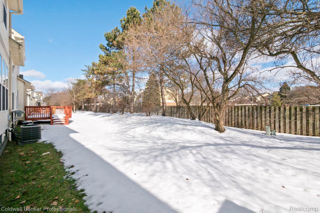 38178 Saratoga Circle, Farmington Hills, MI 48331