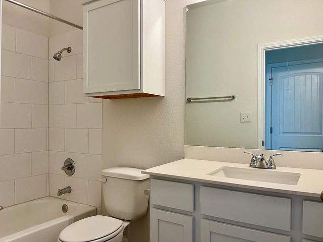 2208 Cornfield DR B, Pflugerville, TX 78660