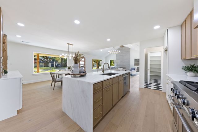 6415 Axton Lane, Dallas, TX 75214