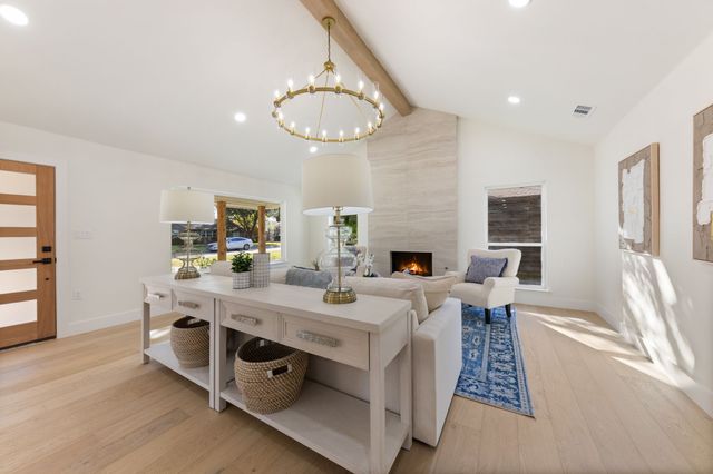 6415 Axton Lane, Dallas, TX 75214