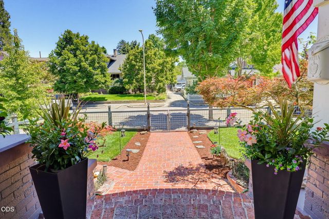 19 Geneva Street, Medford, OR 97504