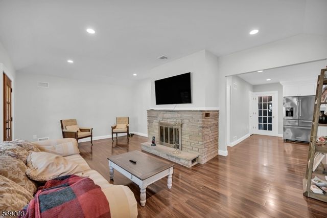 32 Wanaque Rd, West Milford Twp., NJ 07421