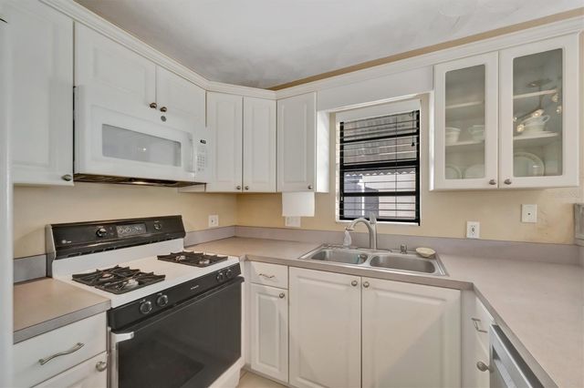 5630 13TH AVENUE N, St Petersburg, FL 33710