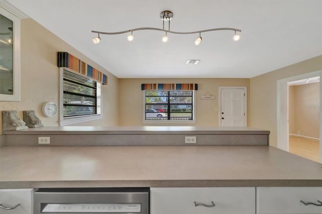 5630 13TH AVENUE N, St Petersburg, FL 33710