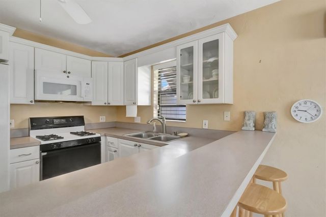 5630 13TH AVENUE N, St Petersburg, FL 33710