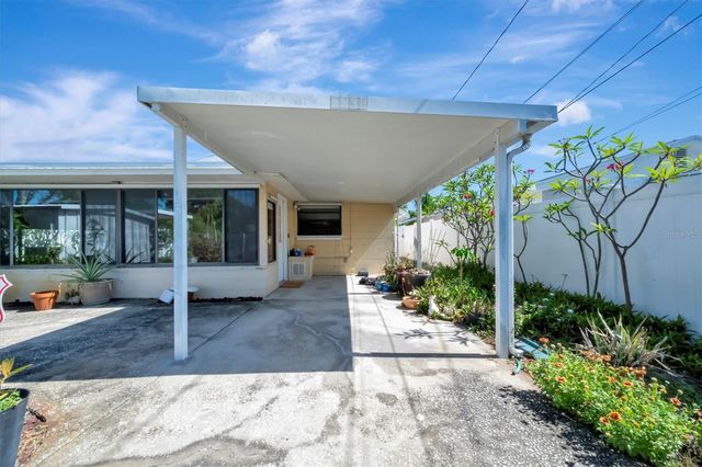 5630 13TH AVENUE N, St Petersburg, FL 33710