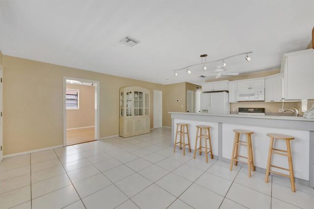 5630 13TH AVENUE N, St Petersburg, FL 33710