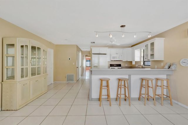 5630 13TH AVENUE N, St Petersburg, FL 33710