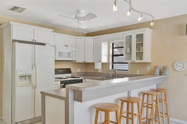 5630 13TH AVENUE N, St Petersburg, FL 33710