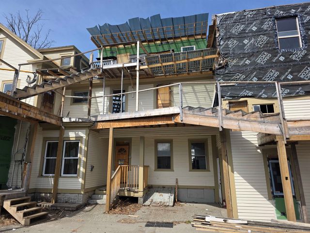 33 Oak Street, Brattleboro, VT 05301