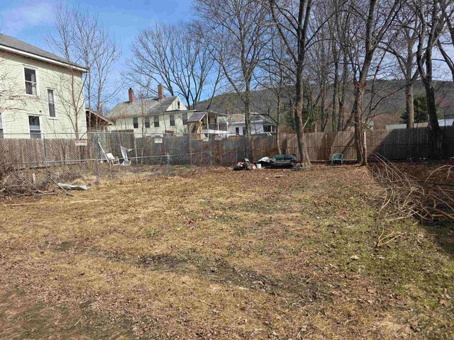 33 Oak Street, Brattleboro, VT 05301