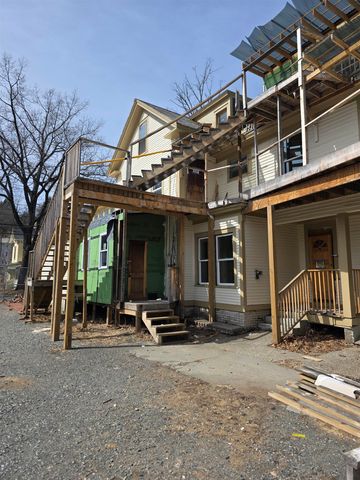 33 Oak Street, Brattleboro, VT 05301
