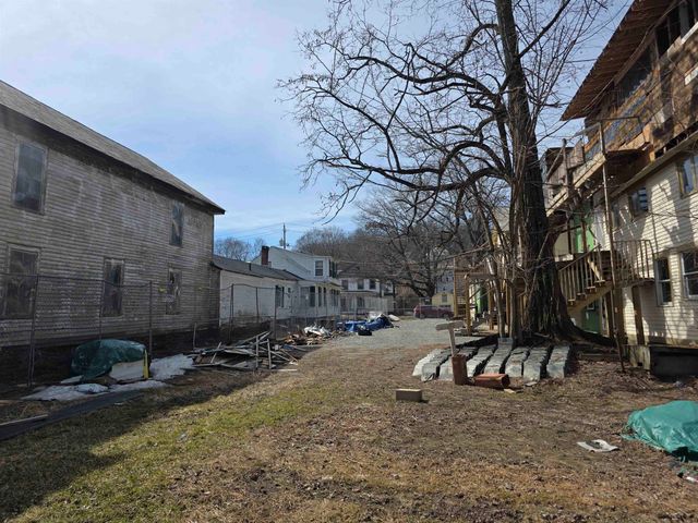 33 Oak Street, Brattleboro, VT 05301