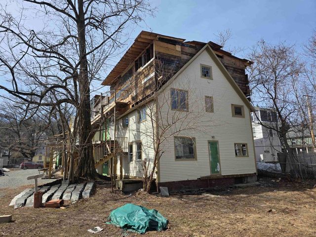 33 Oak Street, Brattleboro, VT 05301