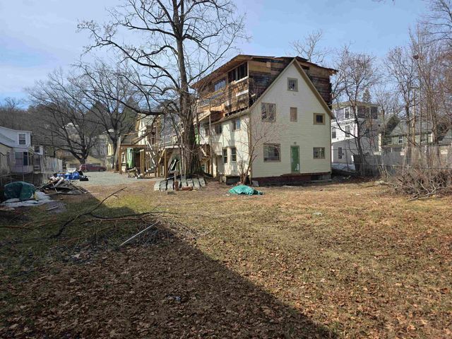33 Oak Street, Brattleboro, VT 05301