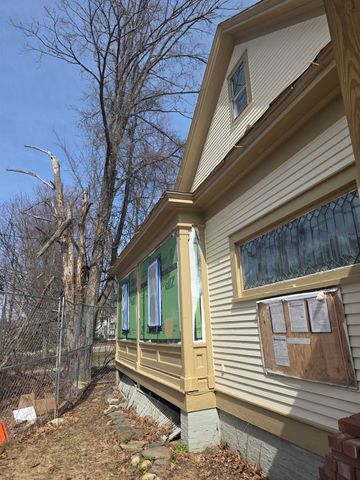 33 Oak Street, Brattleboro, VT 05301