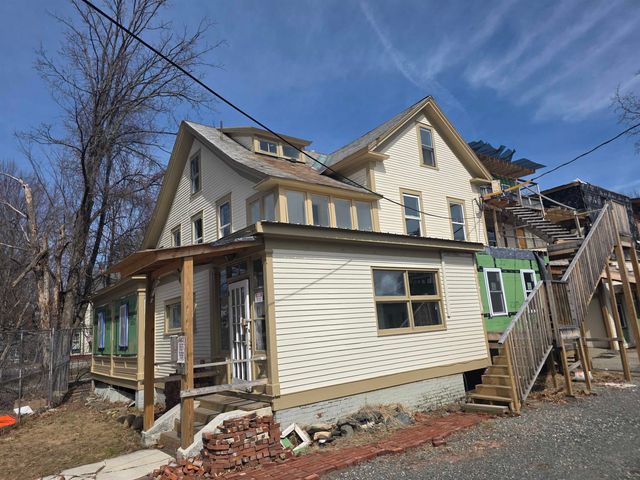 33 Oak Street, Brattleboro, VT 05301