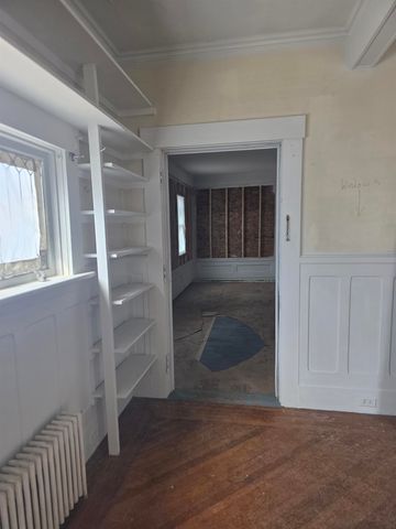 33 Oak Street, Brattleboro, VT 05301