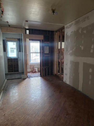 33 Oak Street, Brattleboro, VT 05301