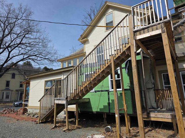 33 Oak Street, Brattleboro, VT 05301