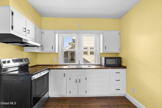 10 Crescent Avenue, Amsterdam, NY 12010