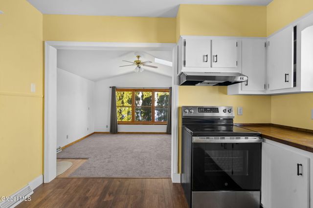 10 Crescent Avenue, Amsterdam, NY 12010