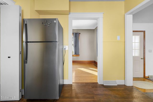 10 Crescent Avenue, Amsterdam, NY 12010