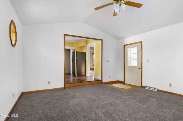 10 Crescent Avenue, Amsterdam, NY 12010