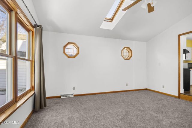 10 Crescent Avenue, Amsterdam, NY 12010