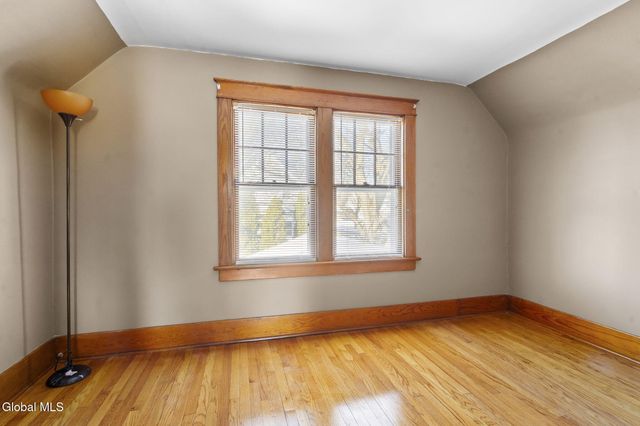 10 Crescent Avenue, Amsterdam, NY 12010