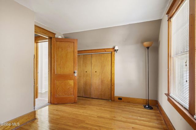 10 Crescent Avenue, Amsterdam, NY 12010