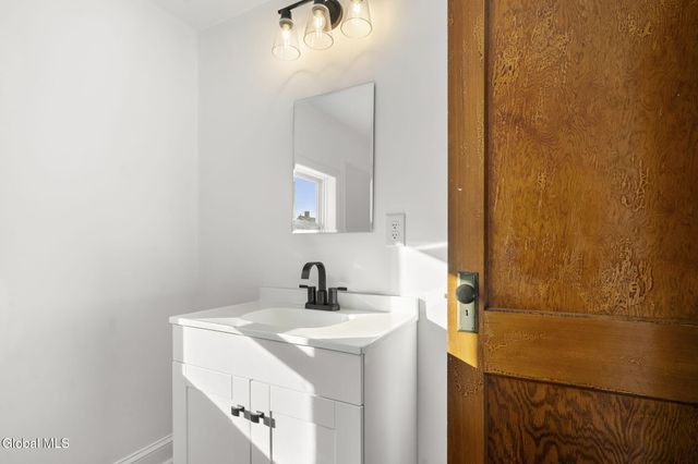 10 Crescent Avenue, Amsterdam, NY 12010