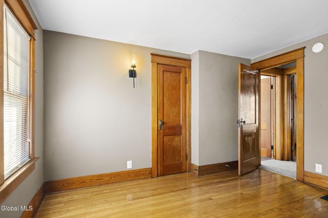 10 Crescent Avenue, Amsterdam, NY 12010