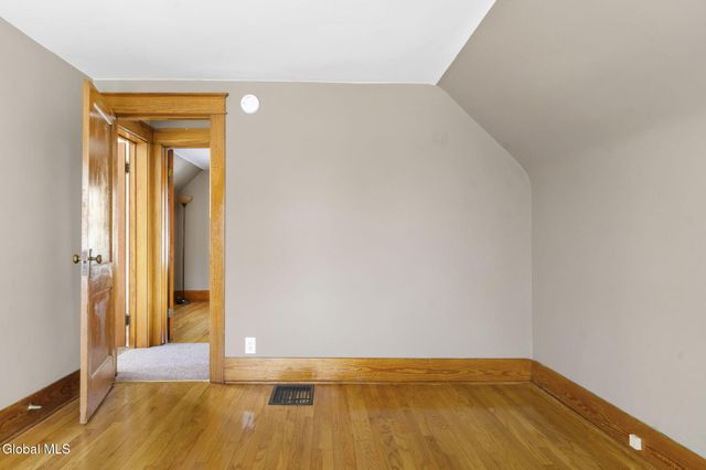 10 Crescent Avenue, Amsterdam, NY 12010