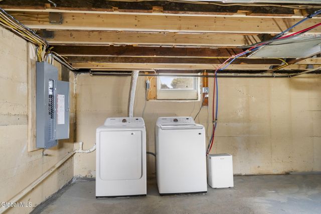 10 Crescent Avenue, Amsterdam, NY 12010