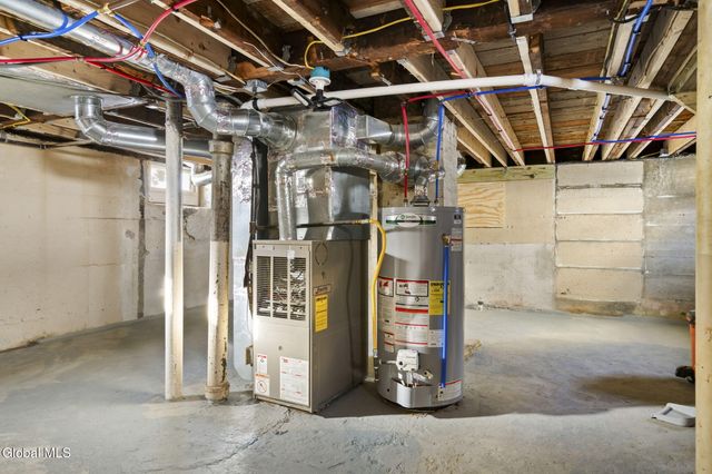 10 Crescent Avenue, Amsterdam, NY 12010