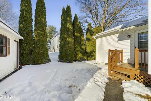 10 Crescent Avenue, Amsterdam, NY 12010