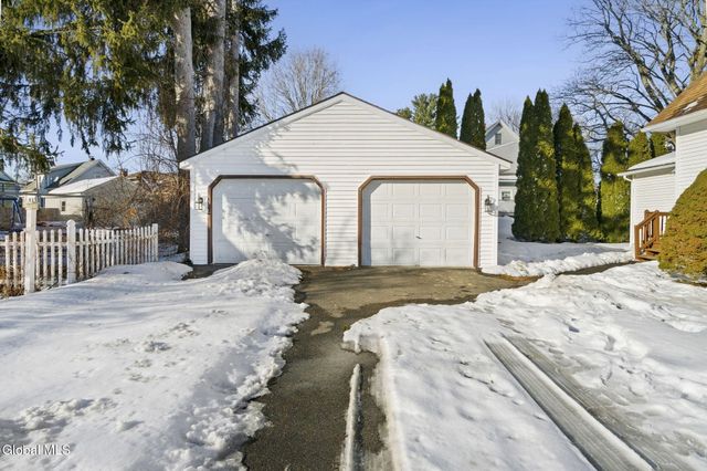 10 Crescent Avenue, Amsterdam, NY 12010