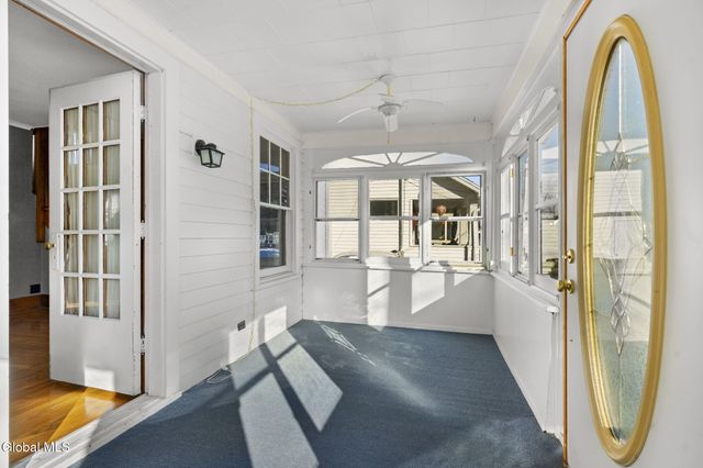 10 Crescent Avenue, Amsterdam, NY 12010