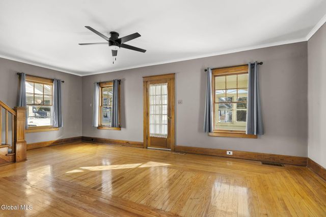 10 Crescent Avenue, Amsterdam, NY 12010