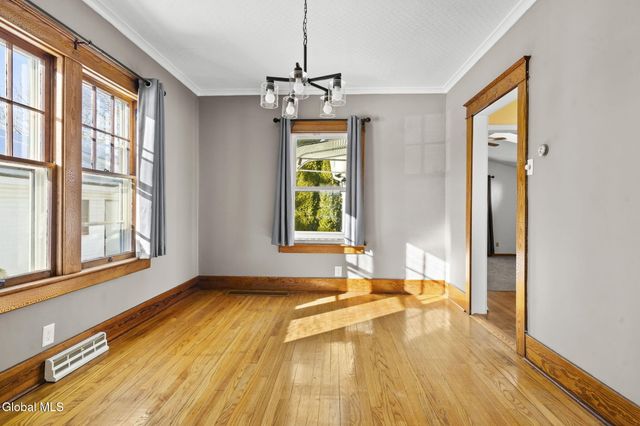 10 Crescent Avenue, Amsterdam, NY 12010