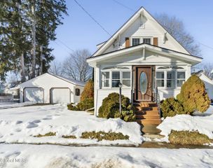 10 Crescent Avenue, Amsterdam, NY 12010