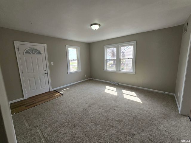 10617 N STATE Street, Mossville, IL 61552